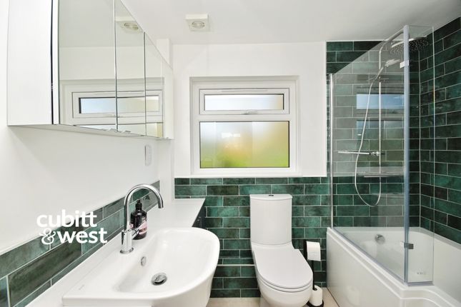36, Lynn Walk, Reigate photo 4