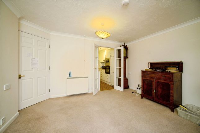 26, Bentley Court (Camberley), Camberley photo 4