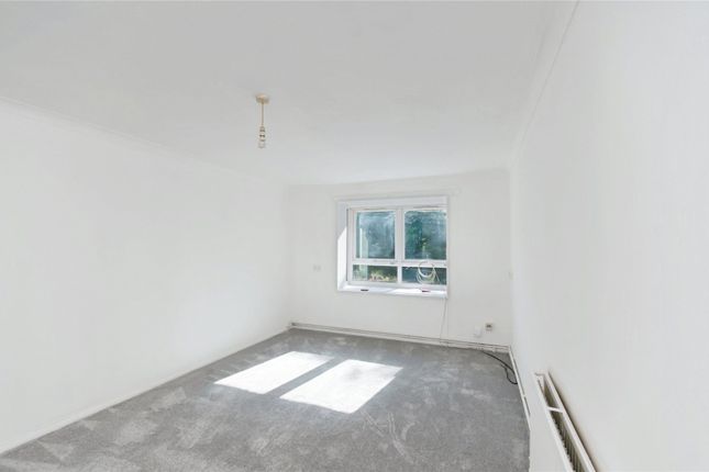 7, The Pines, Brighton photo 2