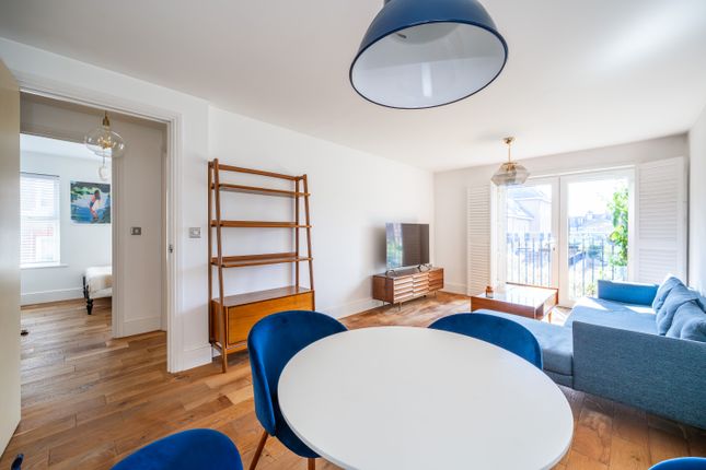 Flat 4, Voltaire Buildings, 330 Garratt Lane, London photo 4
