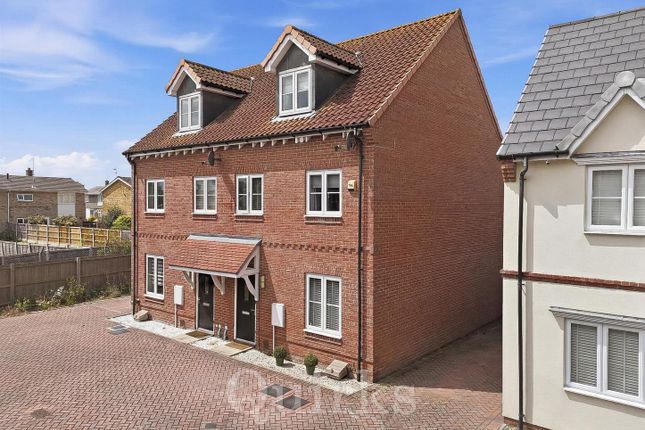 3-bed house on 18, Abingdon Close, Basildon, £450,000