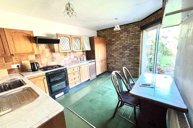 2, Thorpe Green Villas Green Road, Egham photo 4
