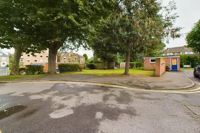 Harriers Close, Ealing photo 2