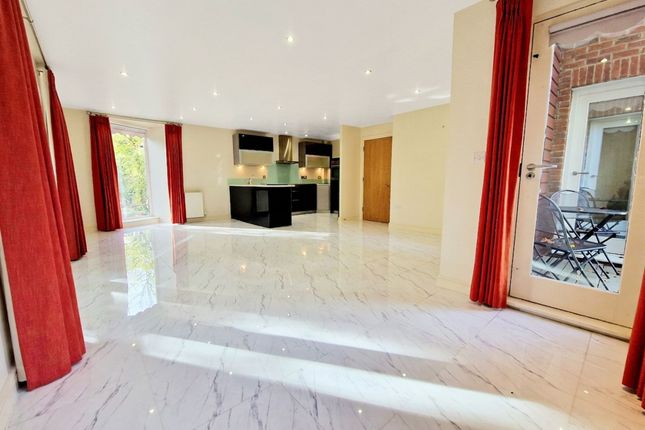 Apt 15, Hornby Lodge, Manchester photo 2