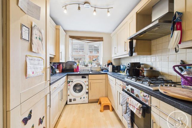 20, Fulneck Court, Pudsey photo 2