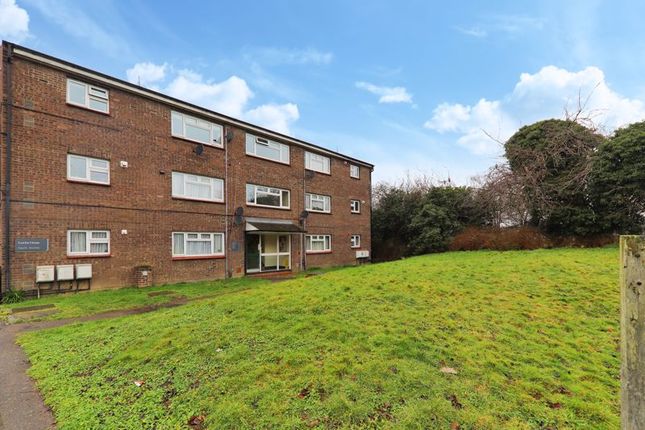 Thumbnail Flat for sale in Curtis Close, Rickmansworth