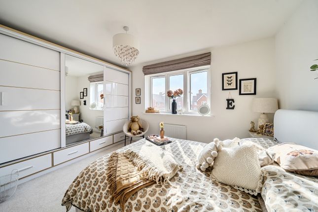 9, Leyscroftes Road, Ash photo 3