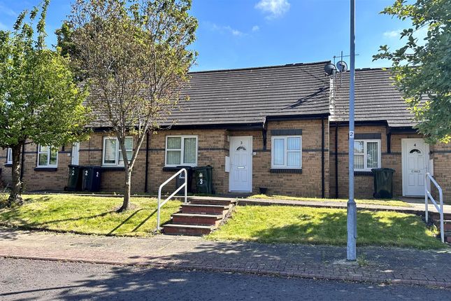 Thumbnail Semi-detached bungalow to rent in Farm Hill Road, Idle, Bradford