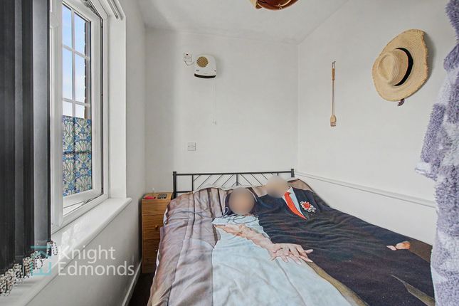 17 Chiltern Close, Maidstone photo 4