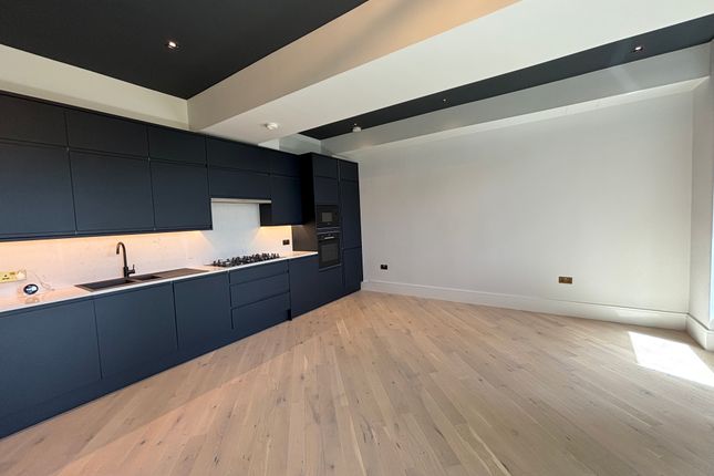 FLAT 25, High Road, London photo 4