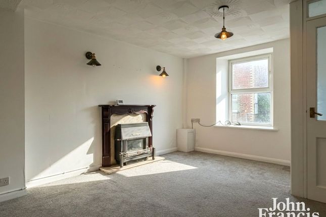 22, Spring Gardens, Pembrokeshire photo 4