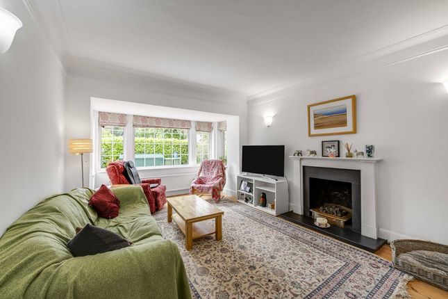 Courtlands Avenue, Hampton photo 3