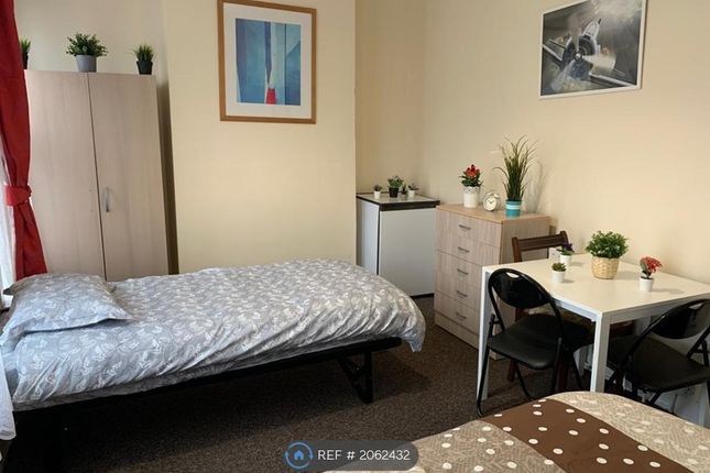 Thumbnail Room to rent in Elizabeth Road, London