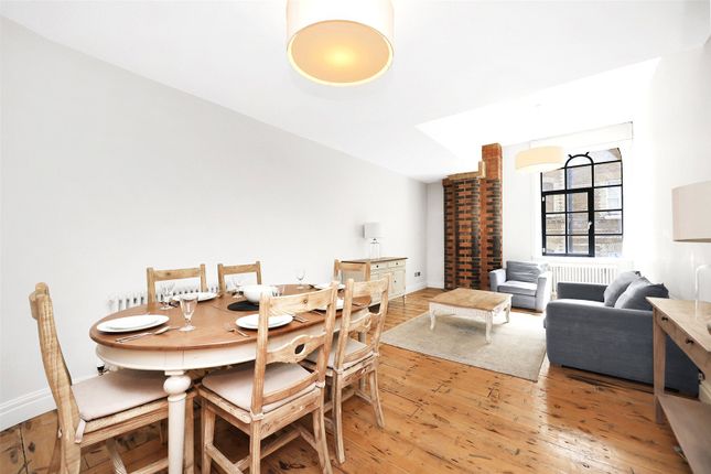 Flat 5, 6, Pear Tree Court, London photo 2