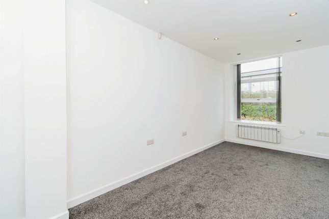 Apartment 2, Spinners Wharf, SHIPLEY photo 5