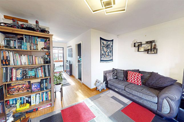 18 Hartwell Close, Manchester photo 4