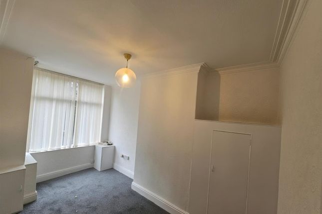 32, Quilter Grove, Manchester photo 3
