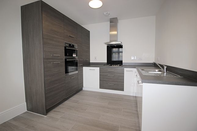 106, Armstrong Way , Luton photo 4