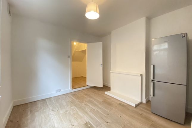 62, Rosslyn Crescent, Harrow photo 3