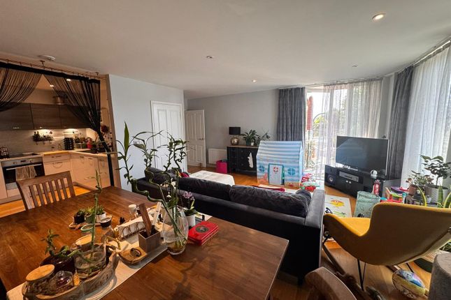 3-bed house on 888, High Road, London, £585,000