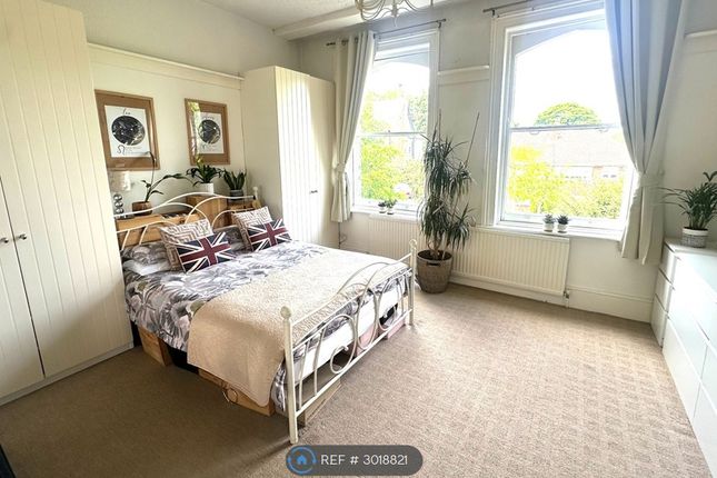 Flat, Shortlands Grove, Bromley photo 2
