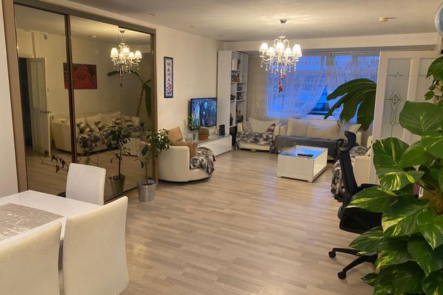 4 Bedroom House In Enfield En3
