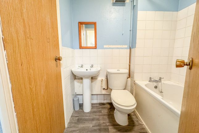 46, Woodstock Crescent, Hockley photo 4