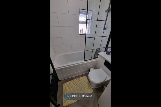 Extra Large Bright Studio Short Let Only, London photo 3