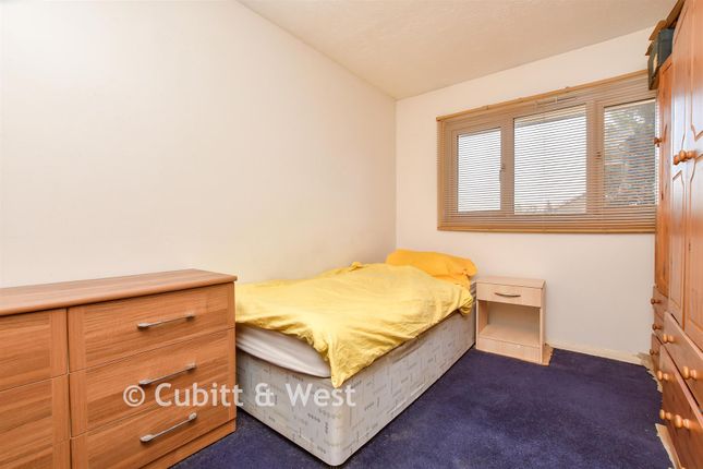 23, Adams Way, Croydon photo 4