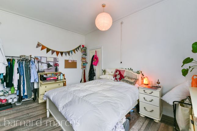 End terrace house for sale in Thornton Avenue, London