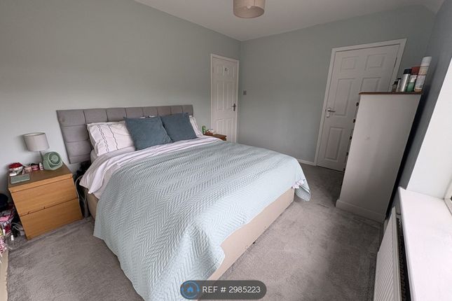 Stuart Close, Emmer Green, Reading photo 3