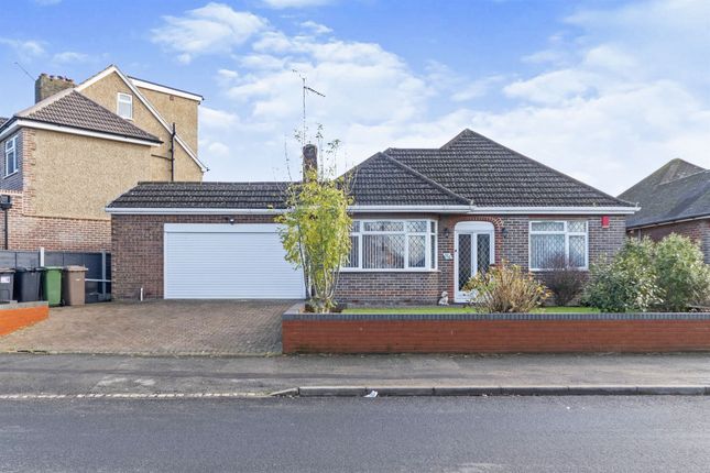 Thumbnail Detached bungalow for sale in Turners Road North, Luton
