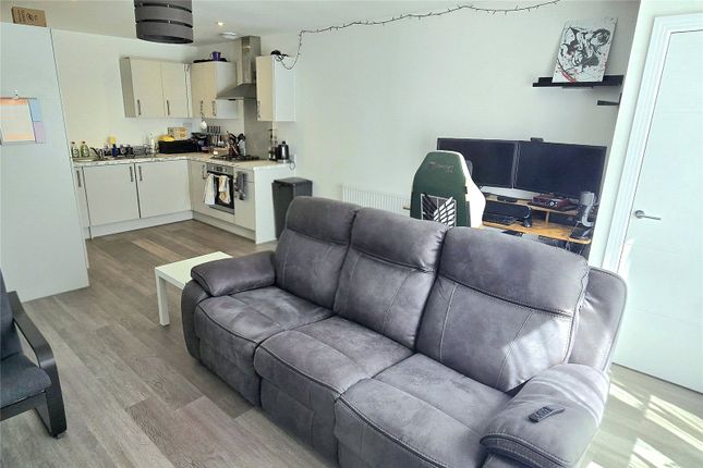 Flat 1, Flynn House, 20, Woodside Close, Surrey photo 4
