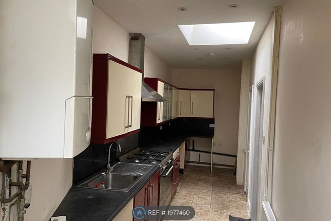 Bungalow to rent in Lingwood Avenue, Bradford BD8