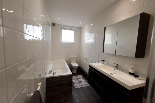Victoria Road, Leeds photo 3