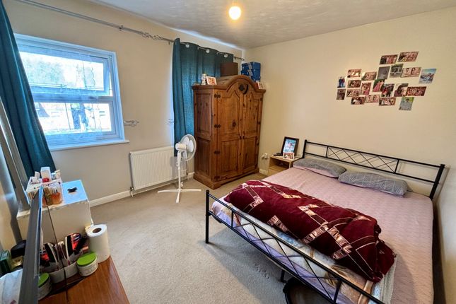 15, Peterborough photo 3
