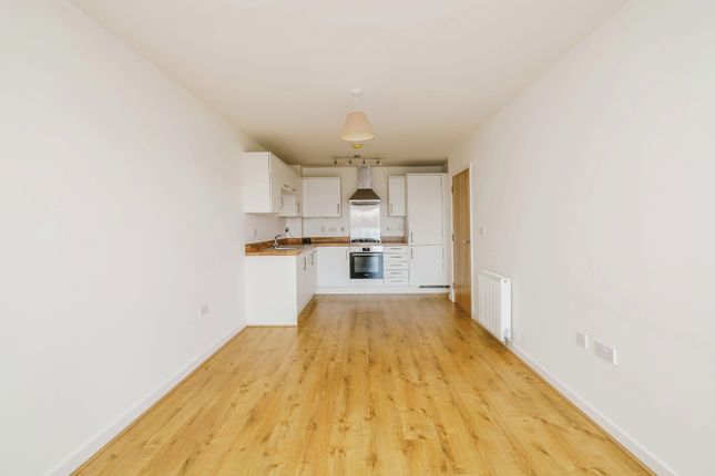 85 Oak House,, Victory Park Road, Surrey photo 4