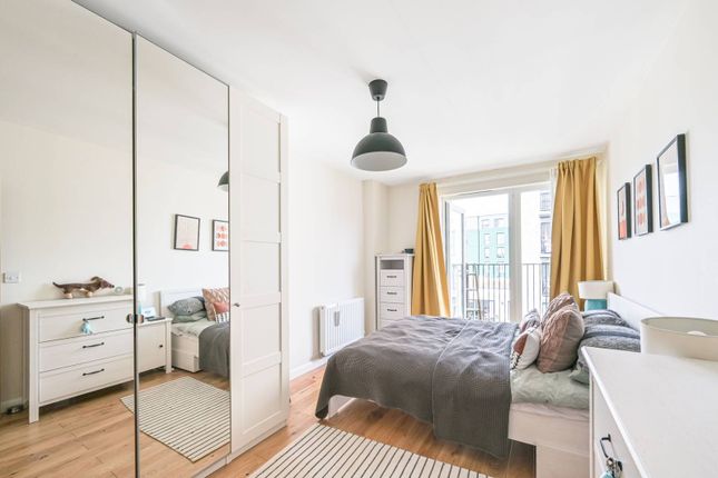 Thumbnail Flat to rent in Chronicle Avenue, Colindale, London