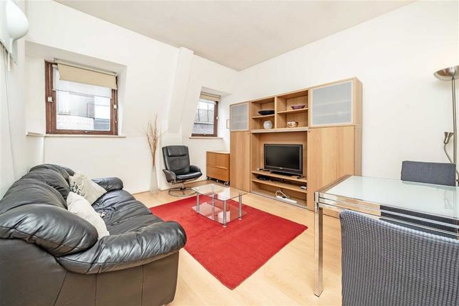 Flat to rent in Marshall Street, London