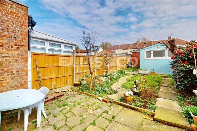 136, Rutland Road, Southall photo 4