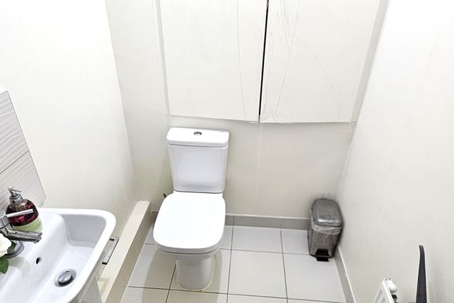 5, Bluebell Terrace, West Drayton photo 4
