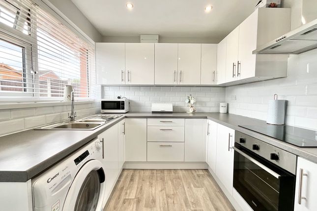 22 Derwent Drive, Stoke-On-Trent photo 2