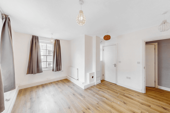 Flat 37, London photo 4