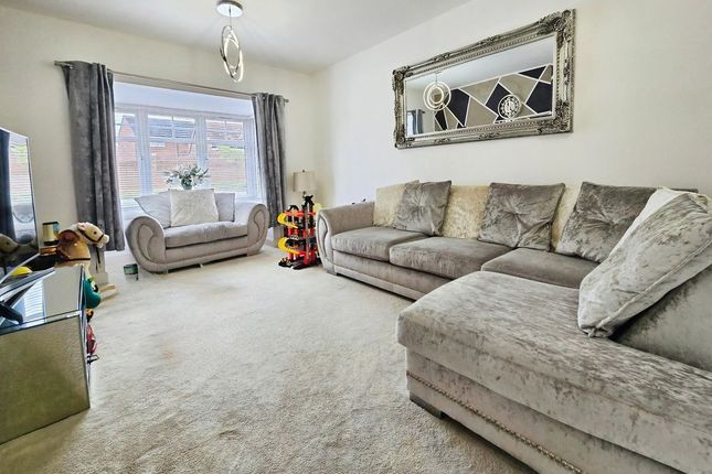 37, Longmeadows, Bedlington photo 3
