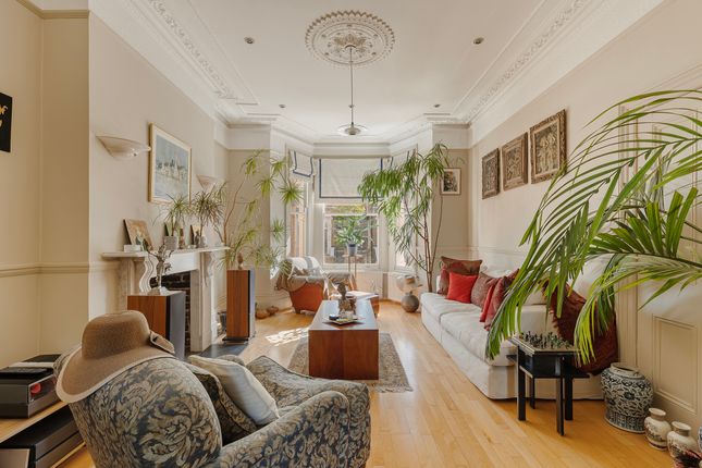 Dorncliffe, Dorncliffe Road, London photo 4