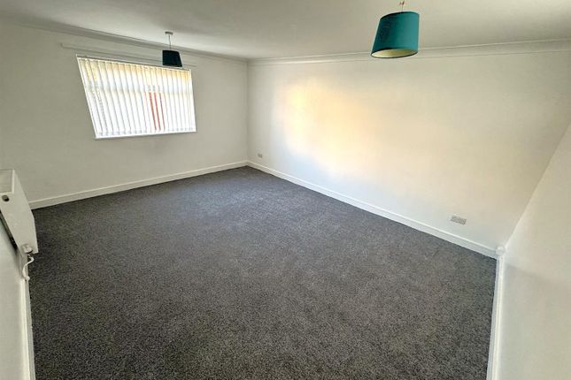 6, Brinkhill Walk, Corby photo 2