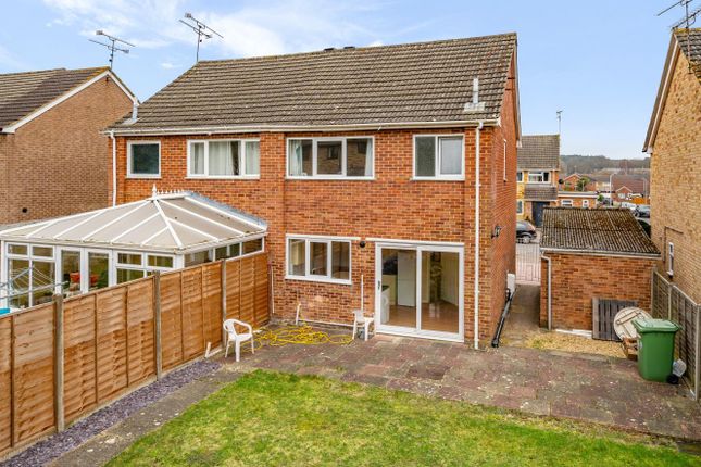 87, Oak Avenue, Owlsmoor, Sandhurst photo 2