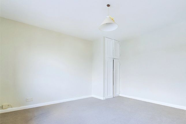 4 St Peters Court,, Station Road, Hampton photo 4