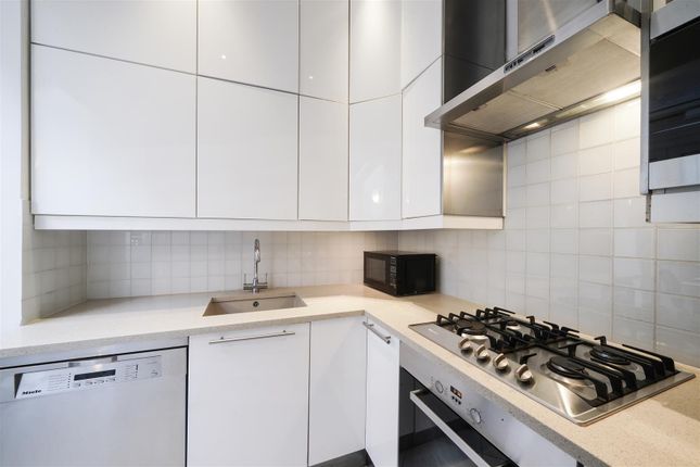 Flat to rent in West Eaton Place, London
