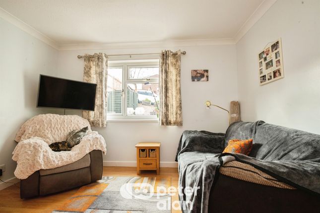 151, Brynglas, Cwmbran photo 3